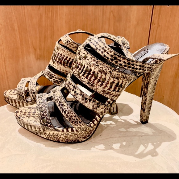 BCBG heels - Picture 4 of 4